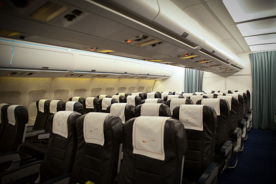 Çift Koridorlu Uçak Dekoru
